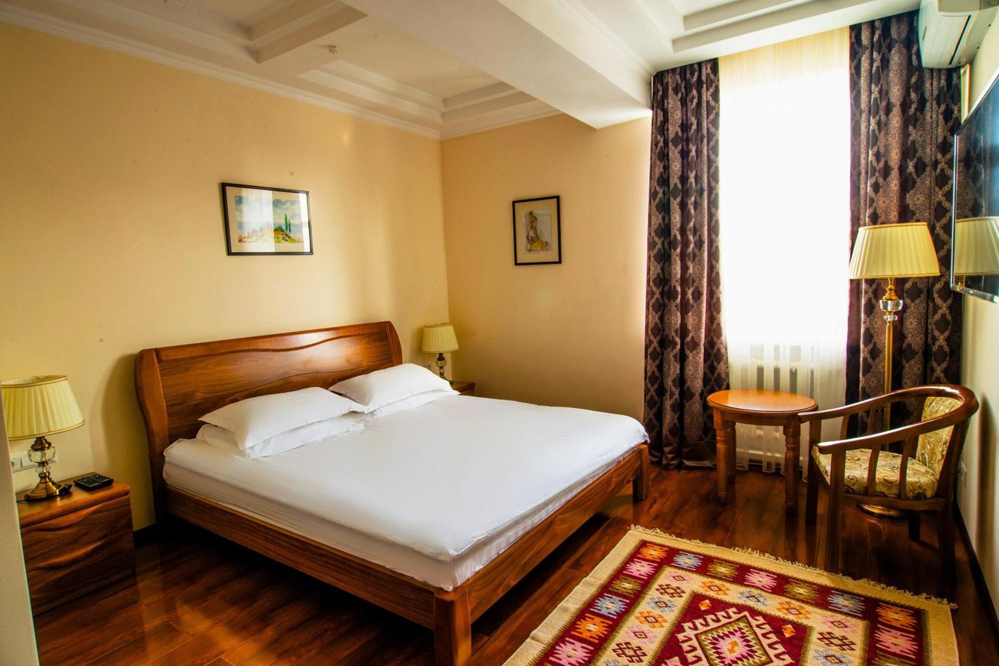 Soluxe Hotel Бішкек Екстер'єр фото