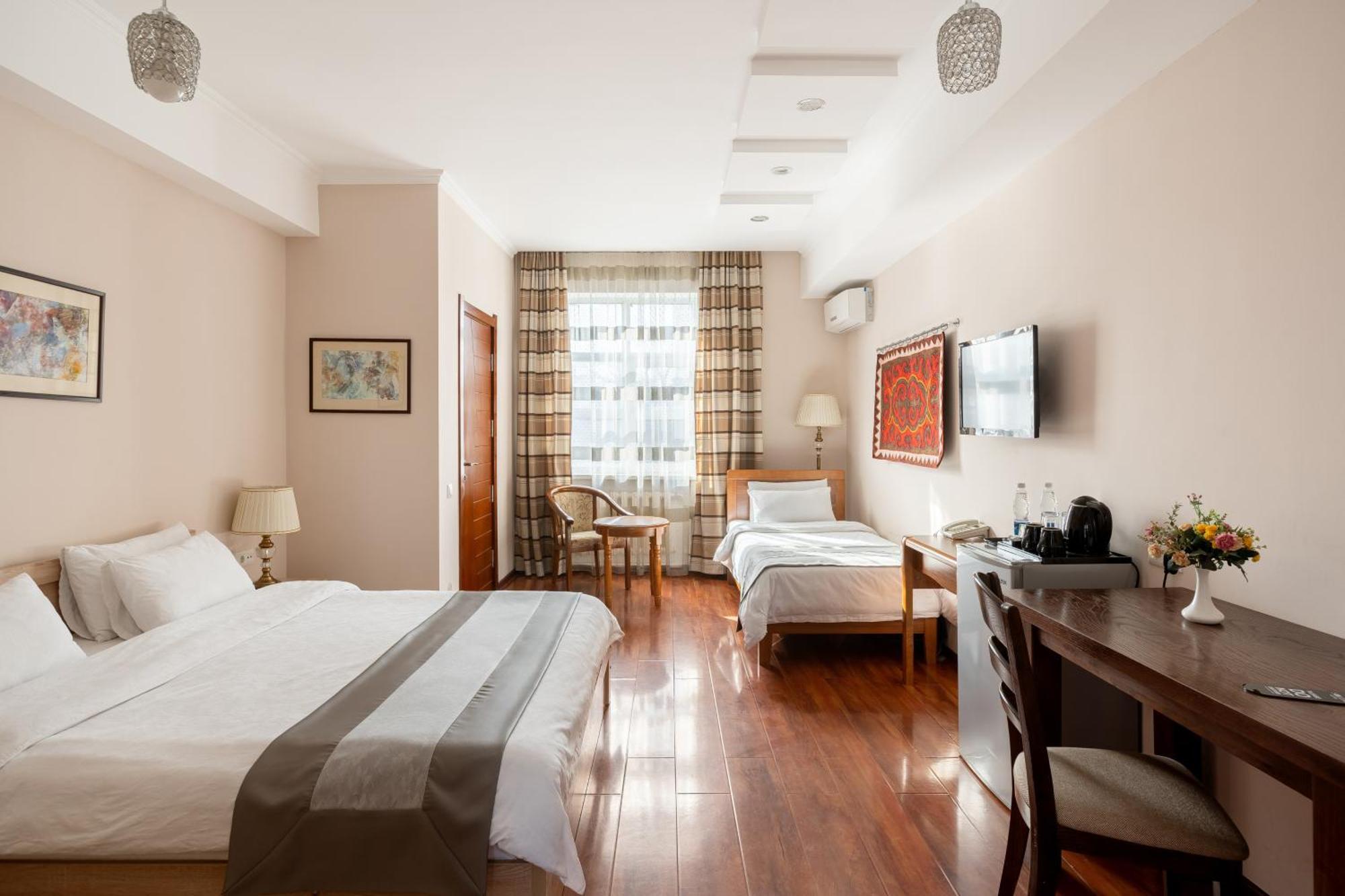 Soluxe Hotel Бішкек Екстер'єр фото