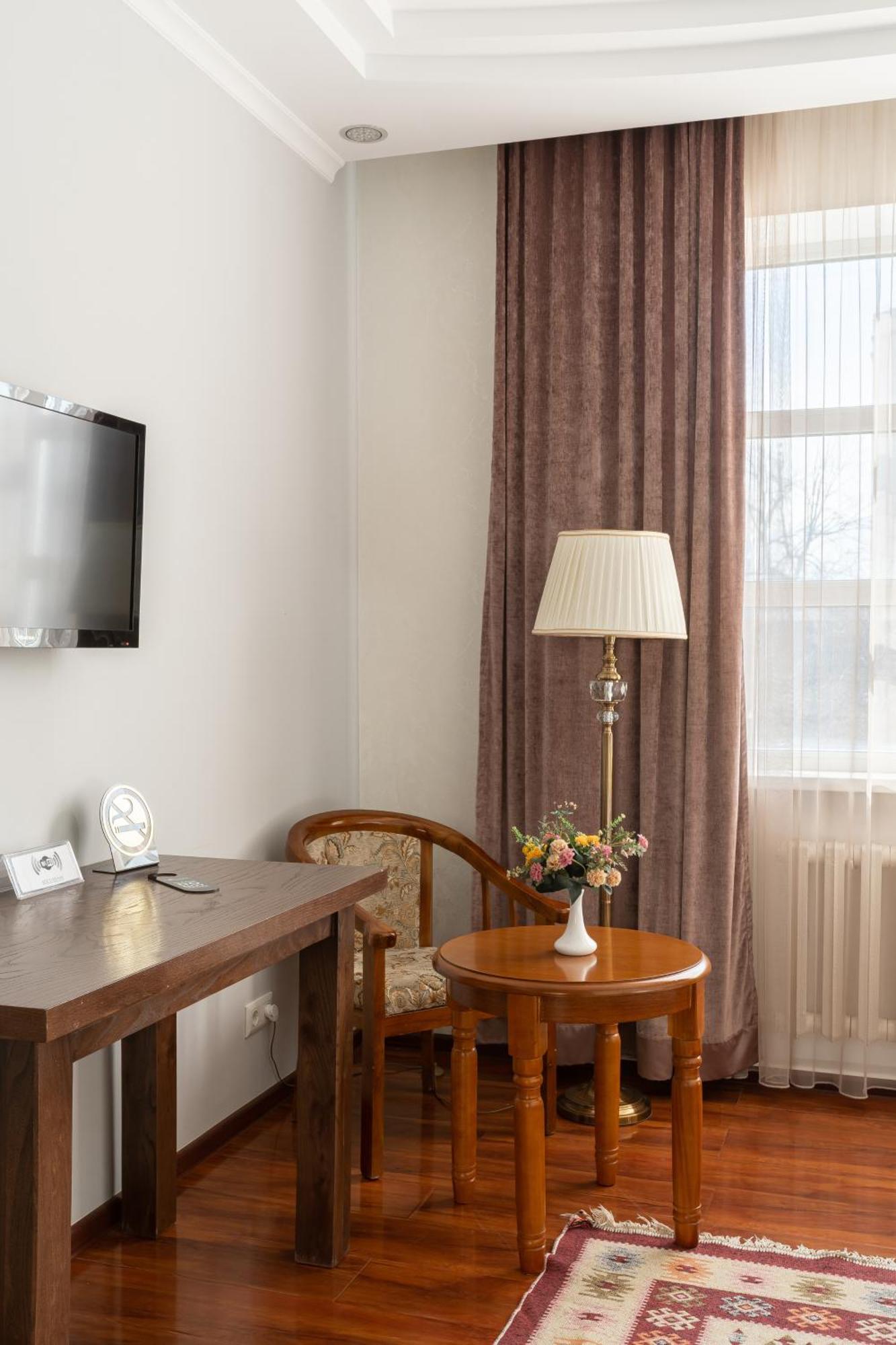 Soluxe Hotel Бішкек Екстер'єр фото