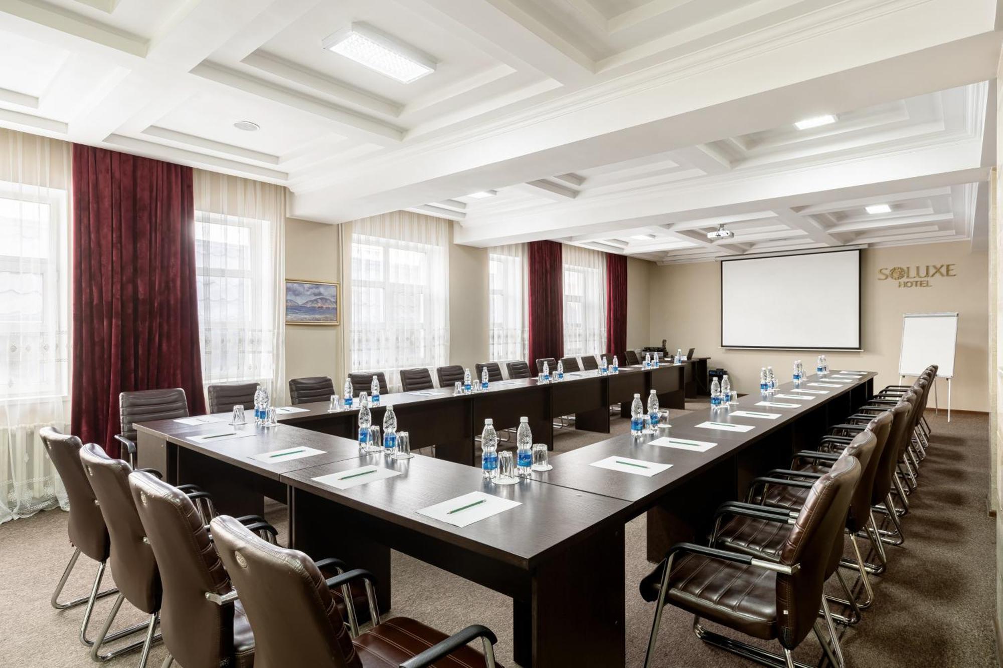 Soluxe Hotel Бішкек Екстер'єр фото