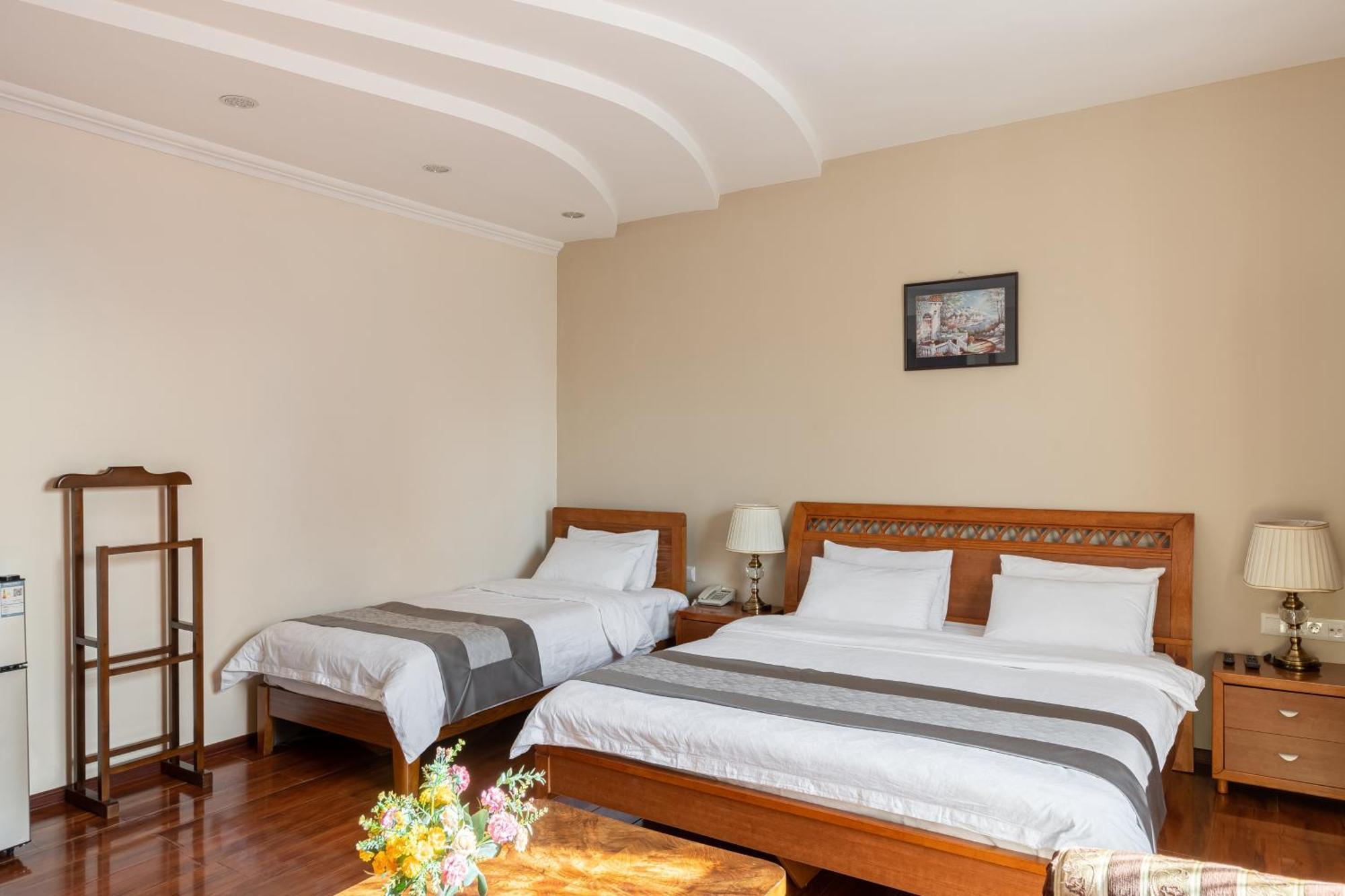 Soluxe Hotel Бішкек Екстер'єр фото