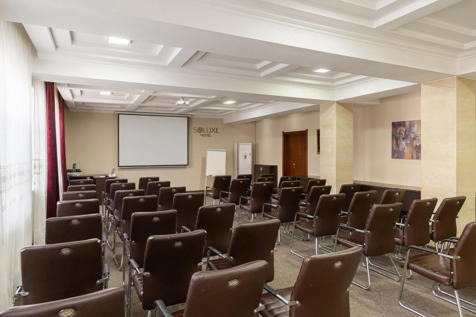 Soluxe Hotel Бішкек Екстер'єр фото