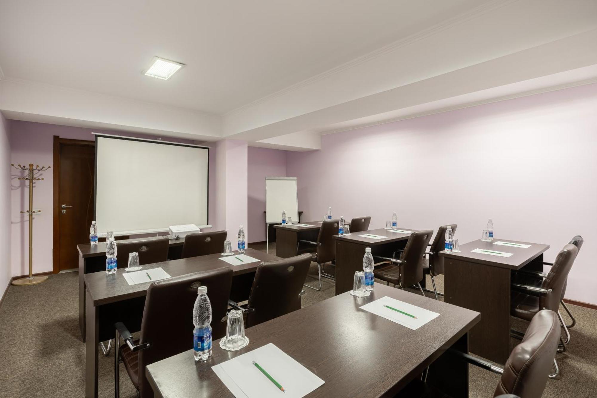 Soluxe Hotel Бішкек Екстер'єр фото