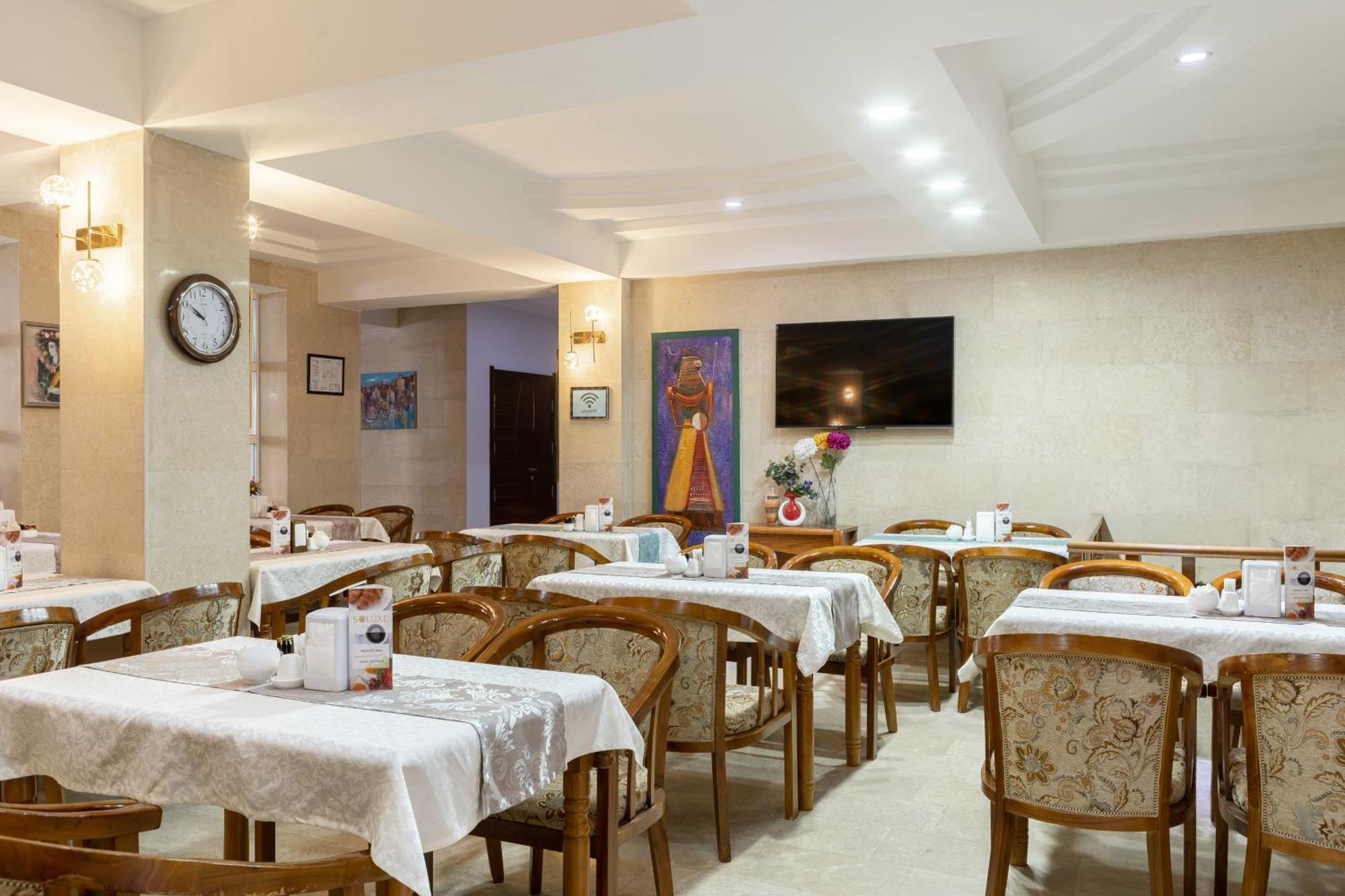 Soluxe Hotel Бішкек Екстер'єр фото