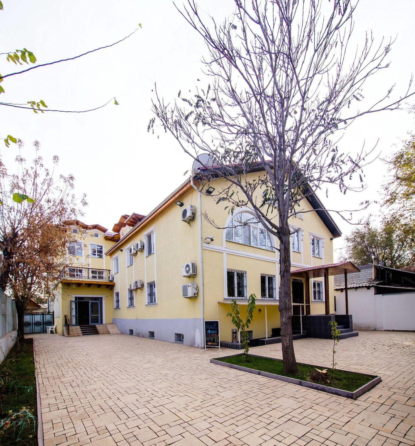 Soluxe Hotel Бішкек Екстер'єр фото